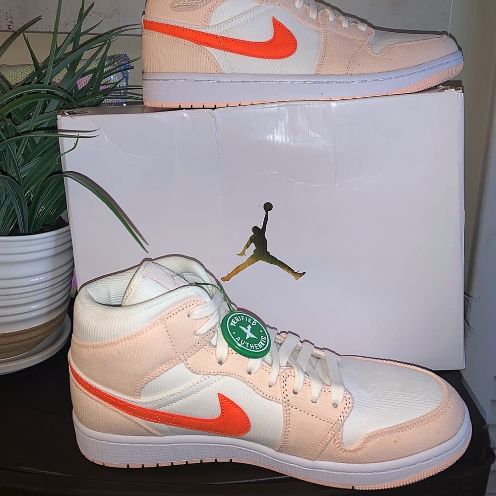 Brand New Jordan 1 Mid SE Corduroy Sail Sneakers🤩